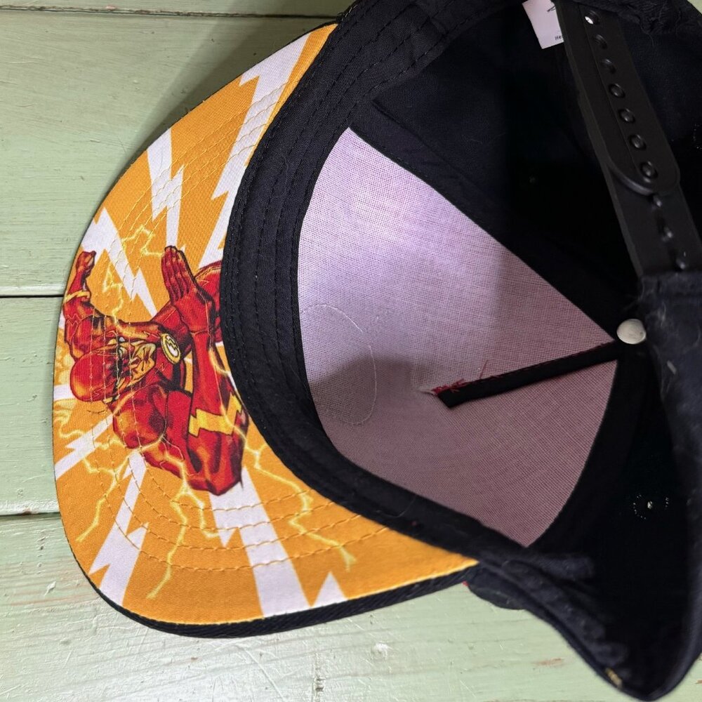 DC Flash Hat - Picture 2 of 3